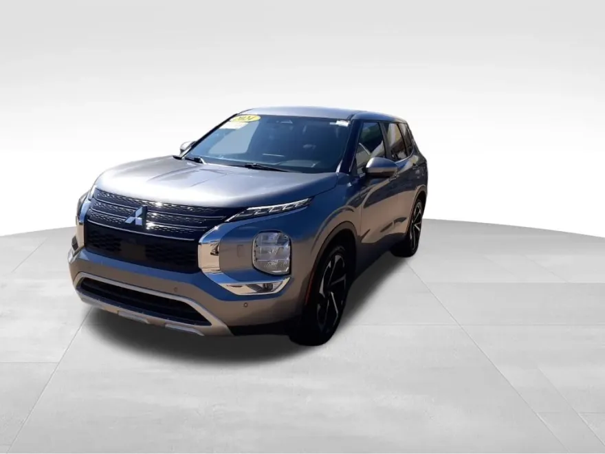 2024 Mitsubishi Outlander SE photo 1