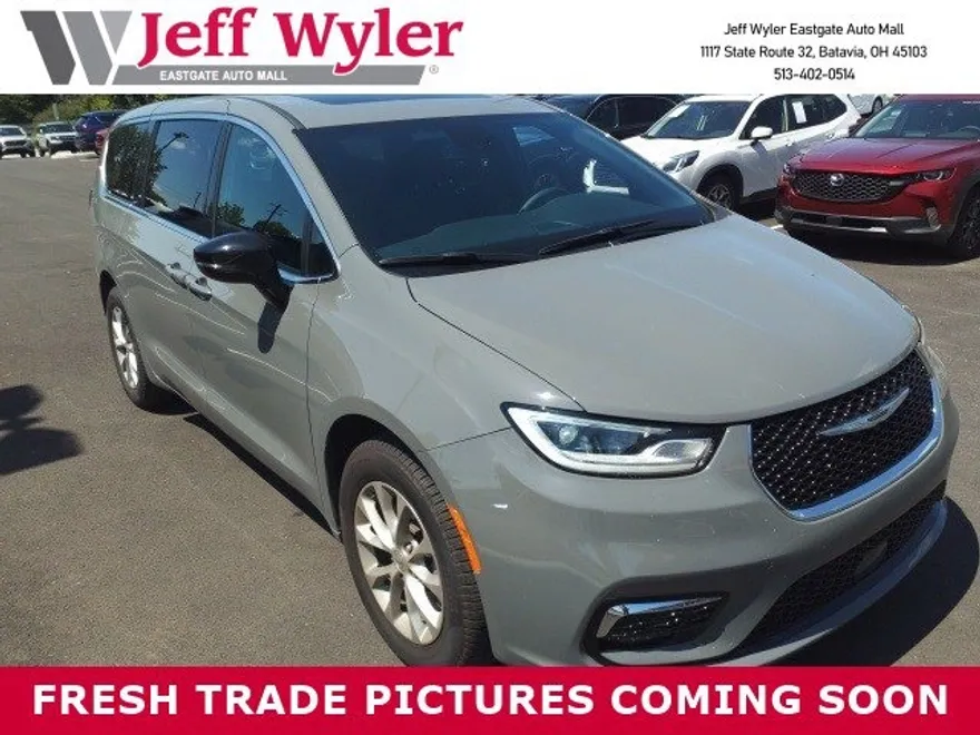 2025 Chrysler Pacifica photo 1