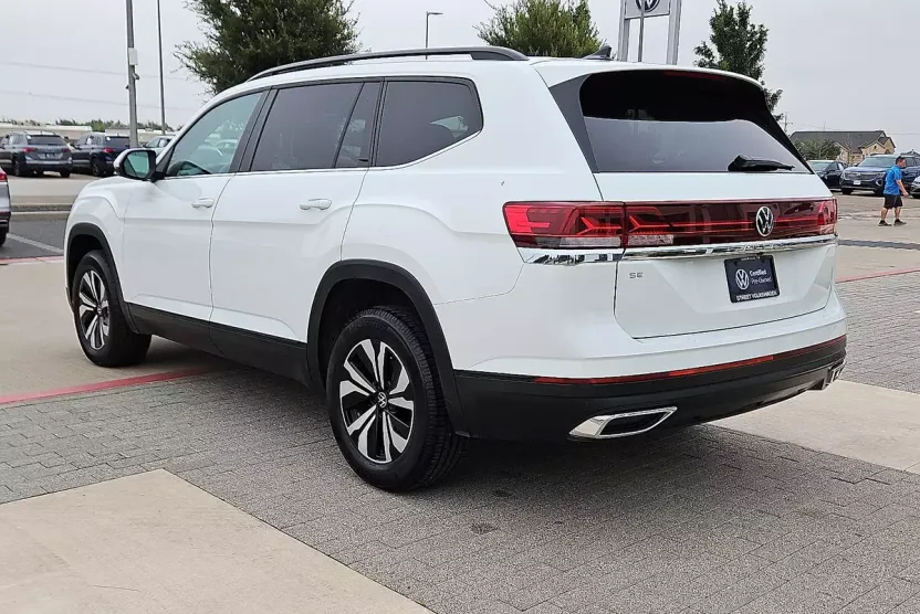2024 Volkswagen Atlas SE photo 1