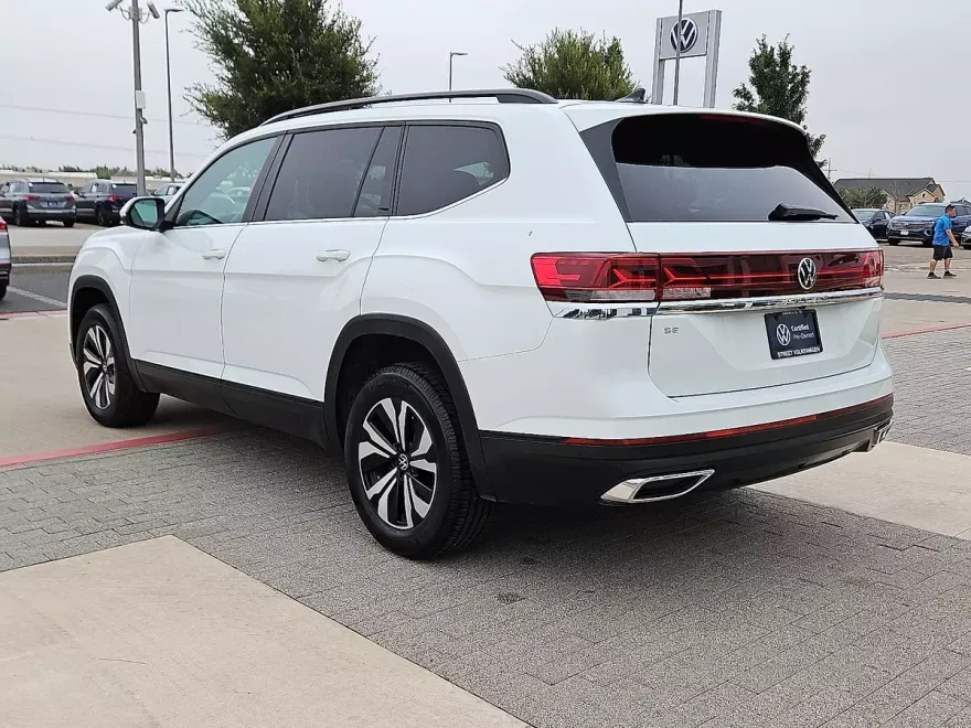 2024 Volkswagen Atlas SE photo 1