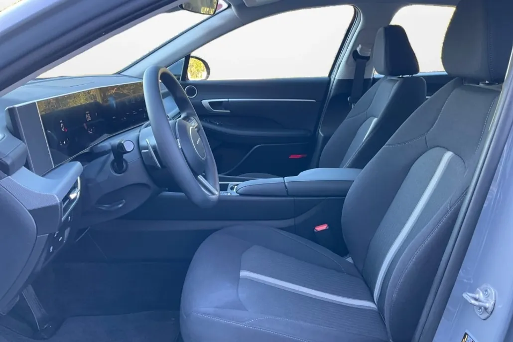 2025 Hyundai Sonata SEL photo 1
