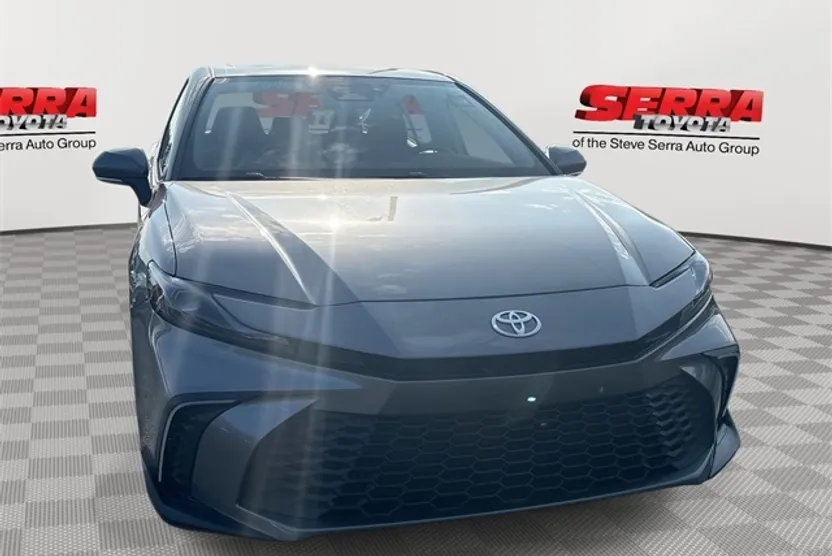 2025 Toyota Camry SE photo 1