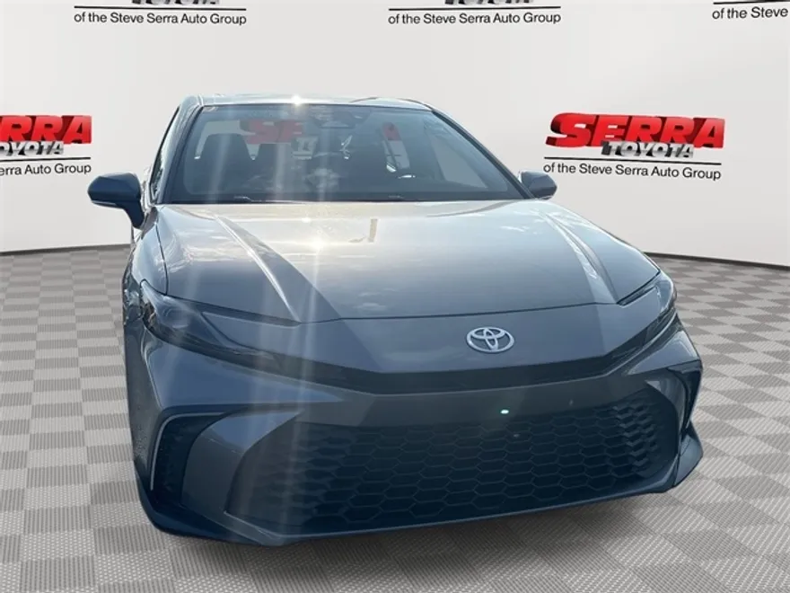 2025 Toyota Camry SE photo 1