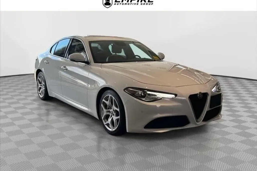 2019 Alfa Romeo Giulia Ti photo 1