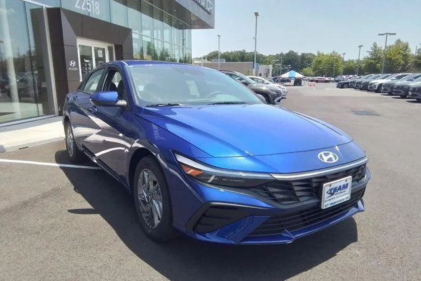 2025 Hyundai Elantra Hybrid Blue photo 1