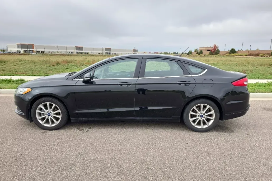 2017 Ford Fusion SE photo 1