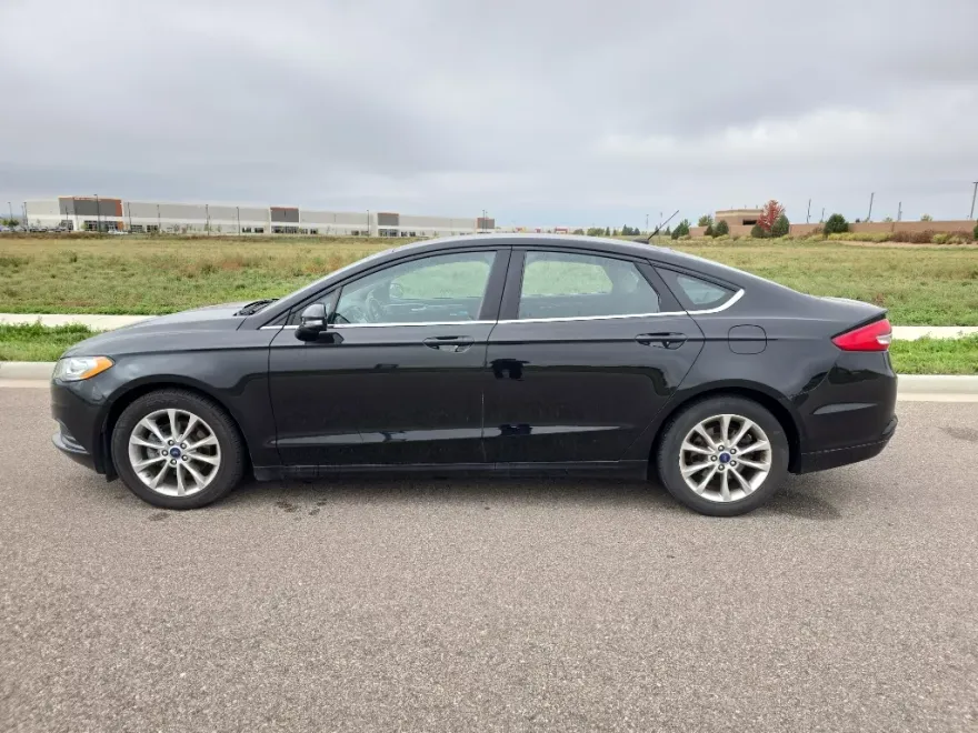 2017 Ford Fusion SE photo 1