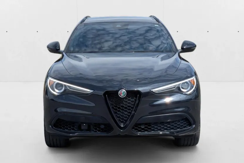 2023 Alfa Romeo Stelvio Ti photo 1
