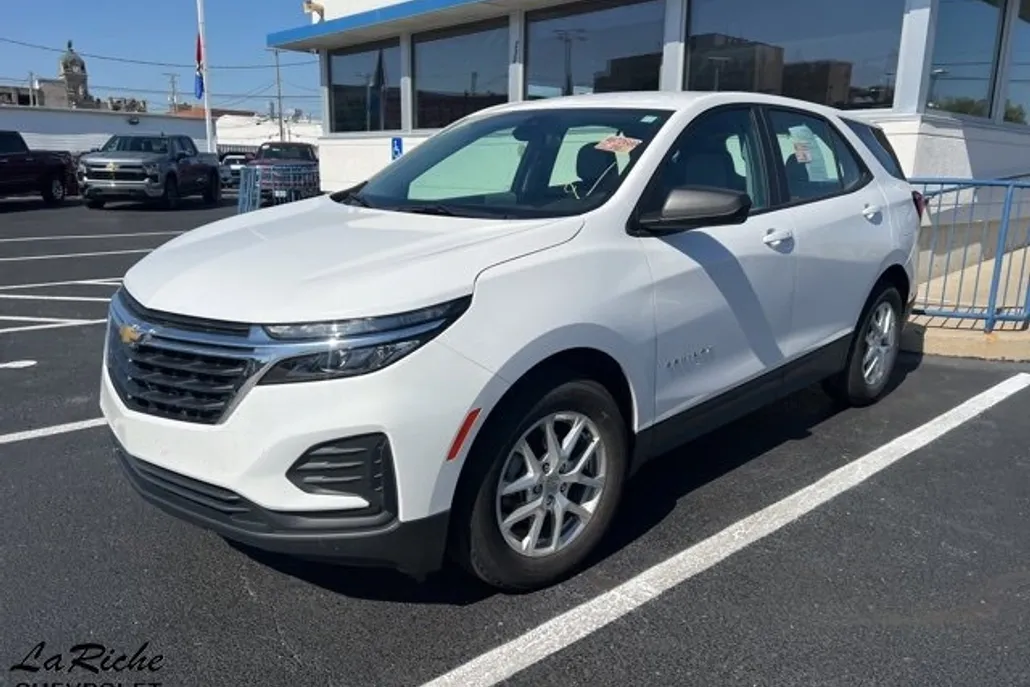 2024 Chevrolet Equinox LS photo 1