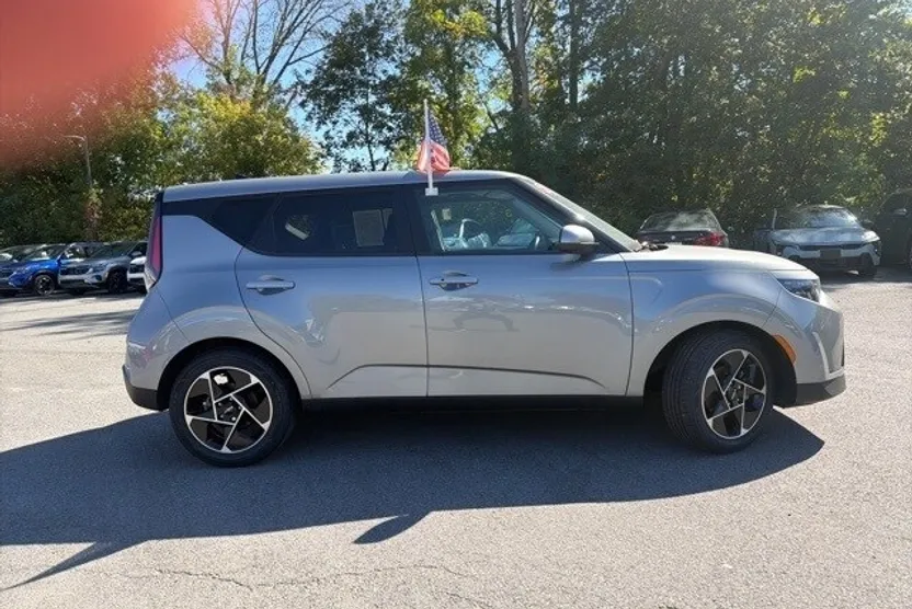 2023 Kia Soul EX photo 1