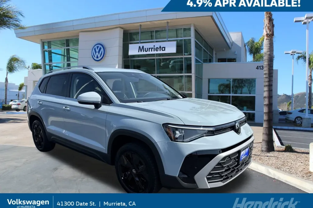 2025 Volkswagen Taos SE photo 1