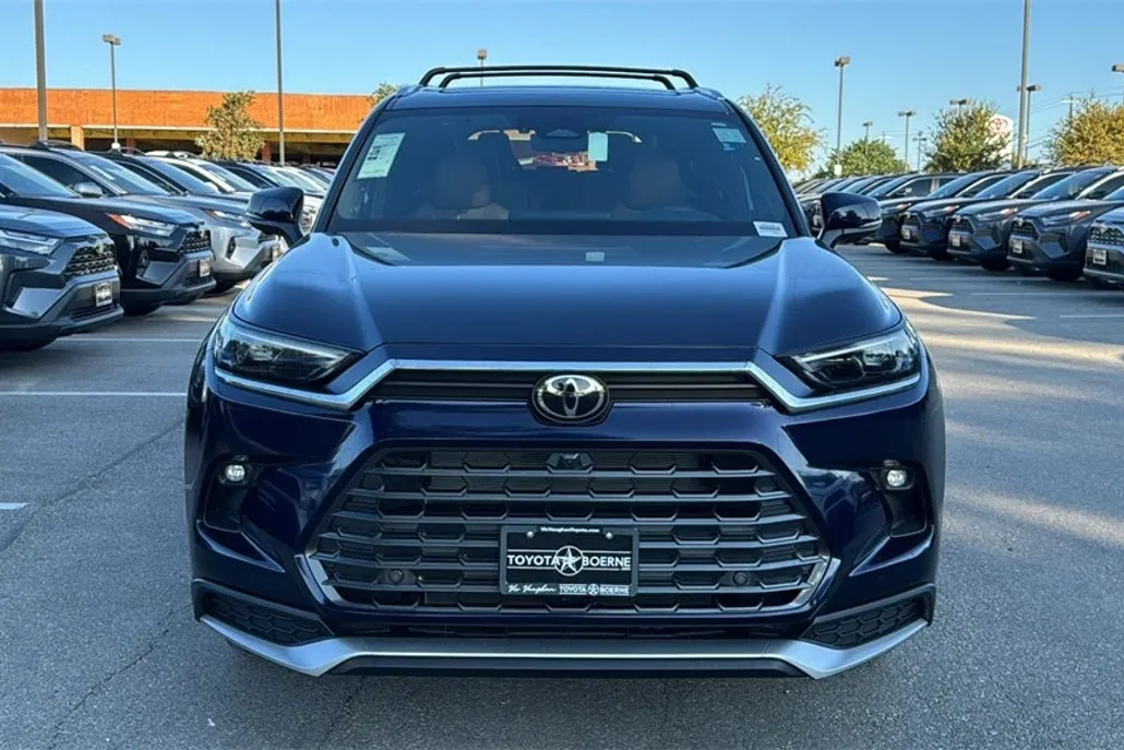 2026 Toyota Highlander Hybrid Platinum photo 1