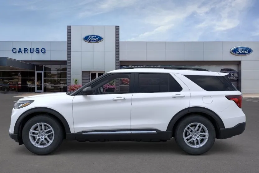 2025 Ford Explorer photo 1