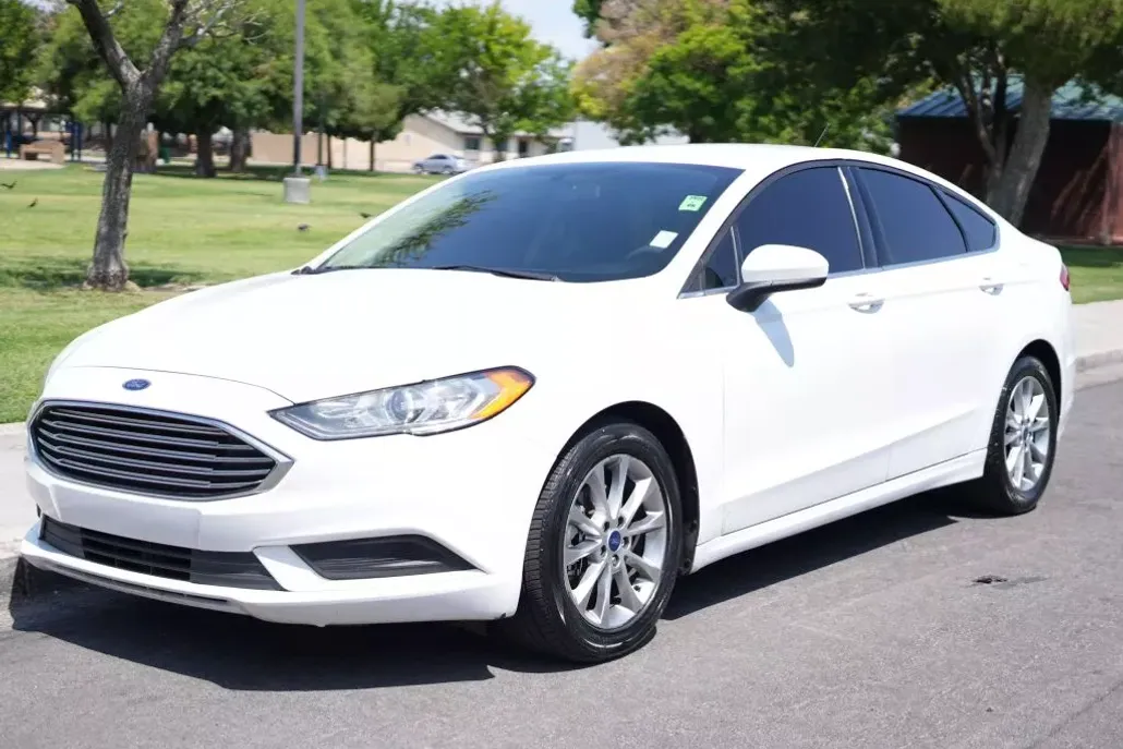 2017 Ford Fusion SE photo 1