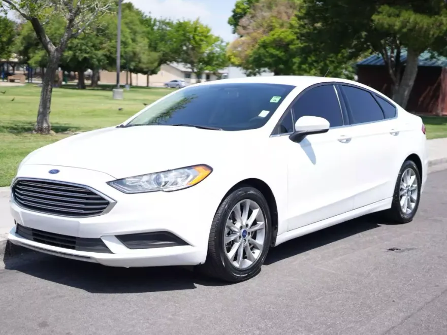 2017 Ford Fusion SE photo 1
