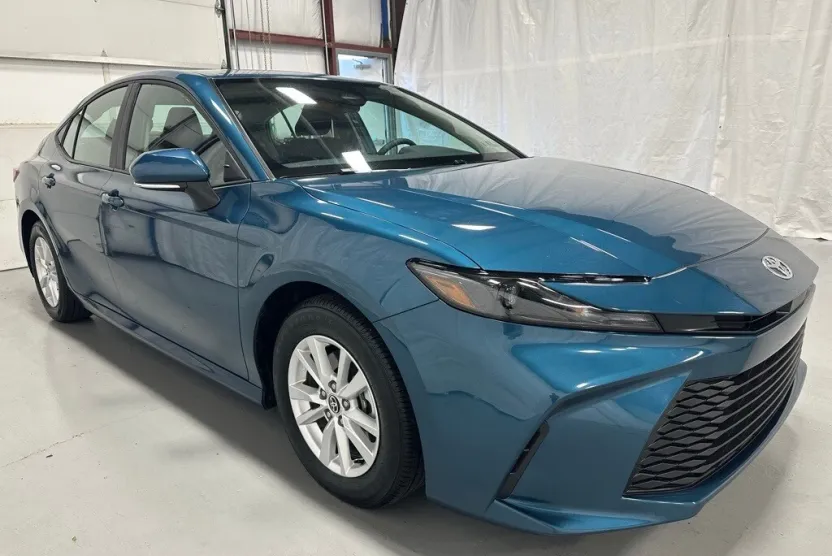 2025 Toyota Camry LE photo 1