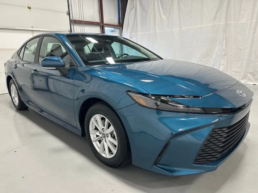 2025 Toyota Camry LE photo 1