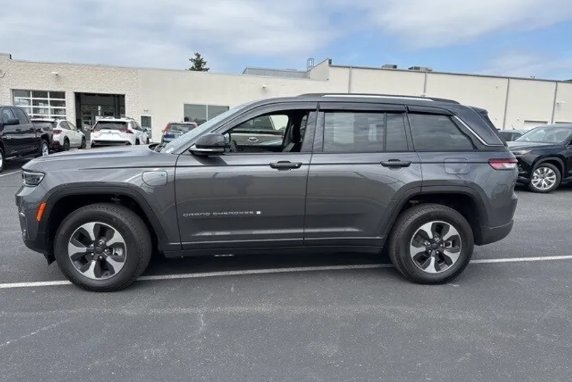 2024 Jeep Cherokee 4xe Base photo 1