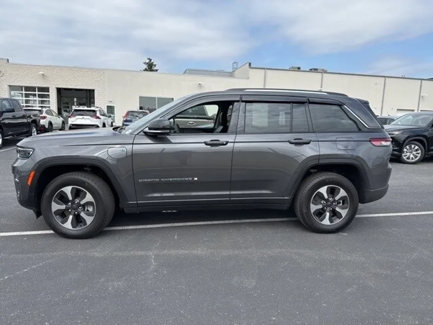2024 Jeep Cherokee 4xe Base photo 1