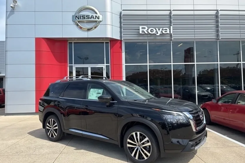 2025 Nissan Pathfinder Platinum photo 1