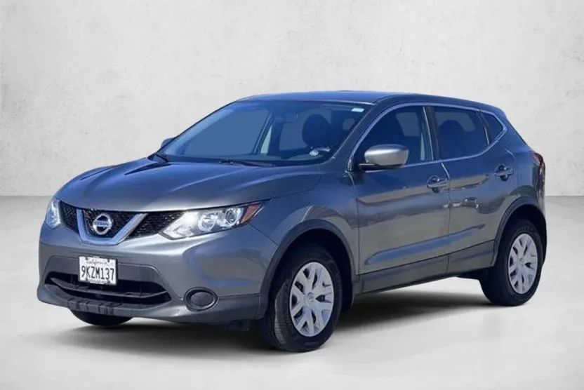 2017 Nissan Rogue Sport S photo 1