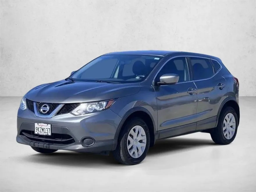 2017 Nissan Rogue Sport S photo 1
