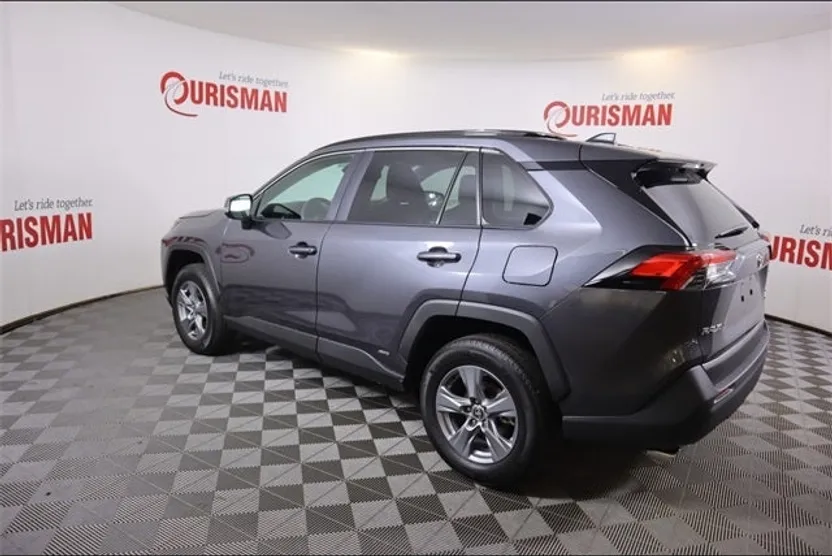 2025 Toyota RAV4 Hybrid XLE photo 1