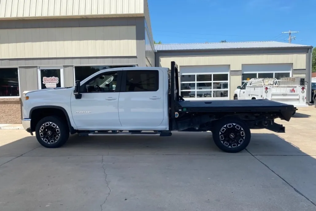 2024 Chevrolet Silverado 2500HD LT photo 1