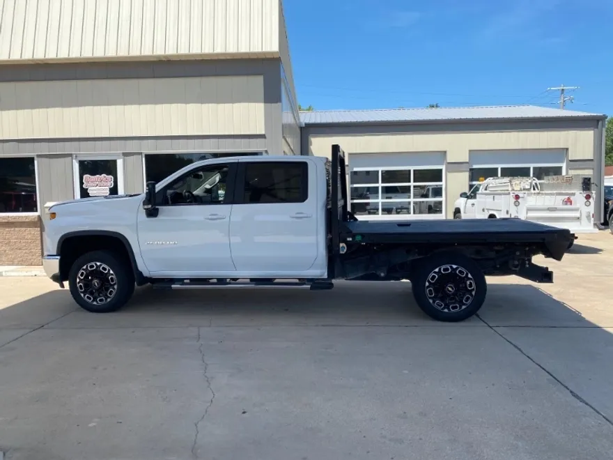 2024 Chevrolet Silverado 2500HD LT photo 1