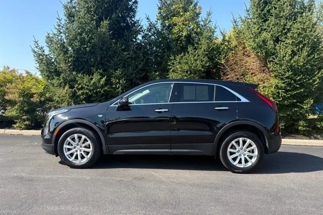 2023 Cadillac XT4 Luxury photo 1
