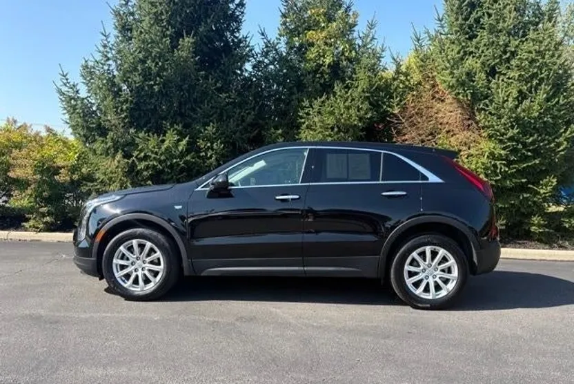 2023 Cadillac XT4 Luxury photo 1