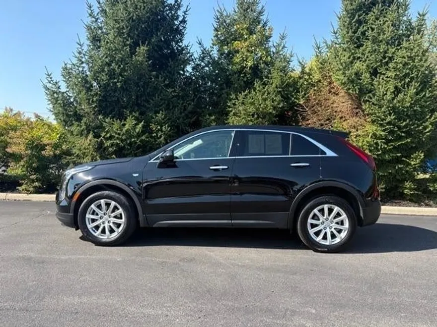 2023 Cadillac XT4 Luxury photo 1