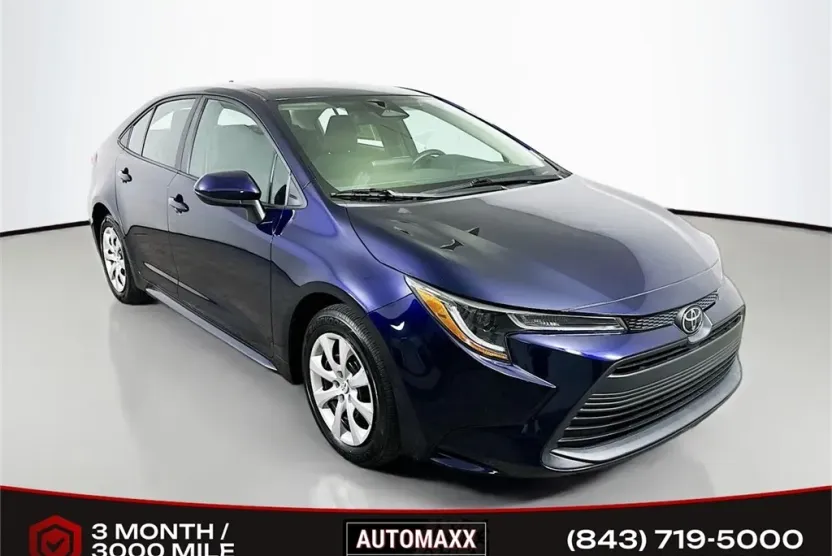 2023 Toyota Corolla LE photo 1