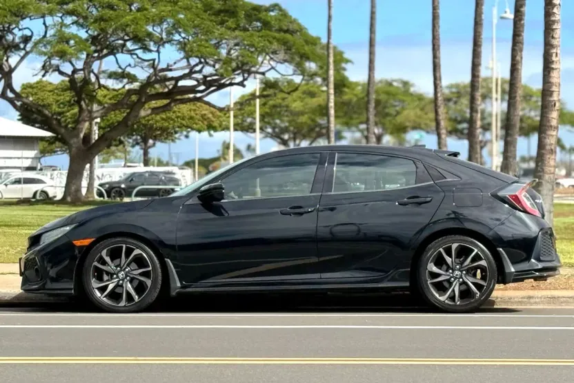 2019 Honda Civic Hatchback Sport Touring photo 1