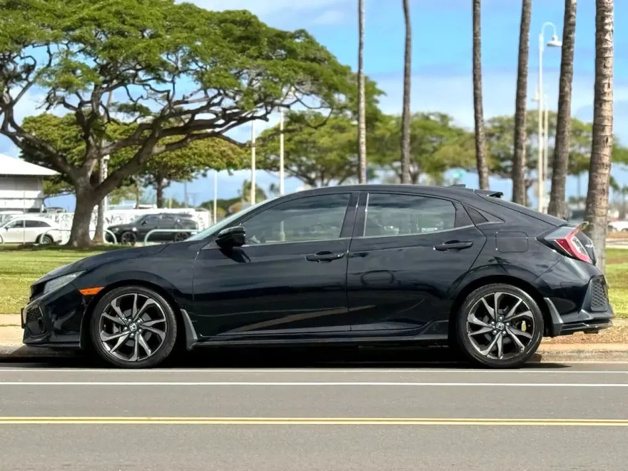 2019 Honda Civic Hatchback Sport Touring photo 1