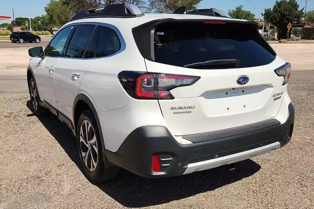 2022 Subaru Outback Touring photo 1