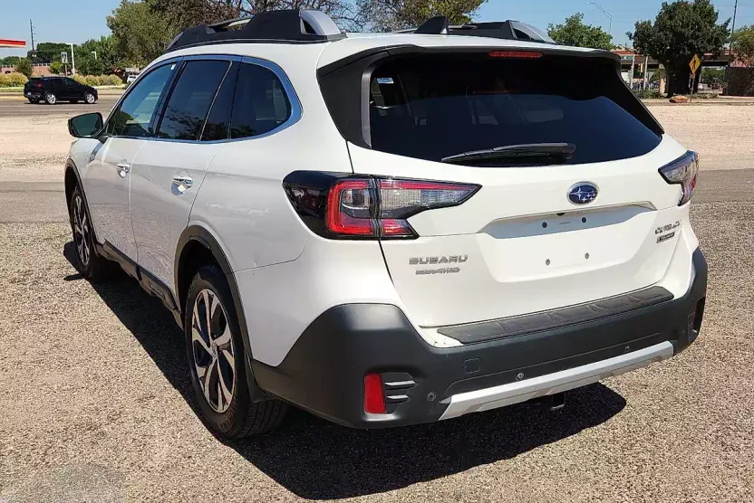 2022 Subaru Outback Touring photo 1