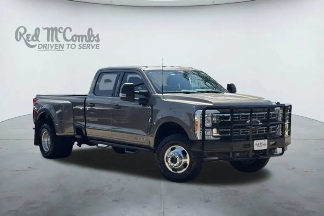 2023 Ford F-350 XLT photo 1