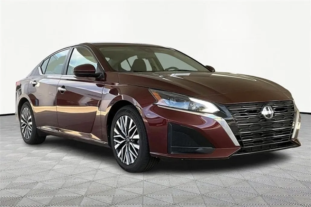 2023 Nissan Altima 2.5 SV photo 1