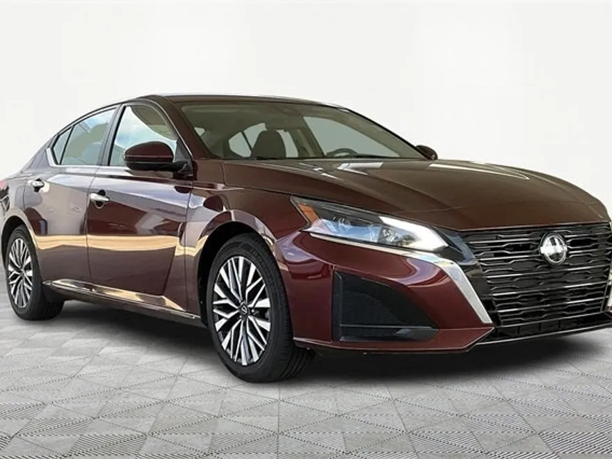 2023 Nissan Altima 2.5 SV photo 1