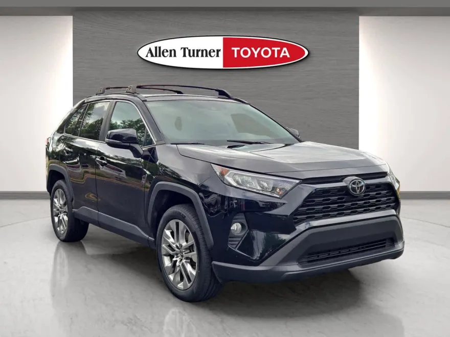 2021 Toyota RAV4 XLE Premium photo 1