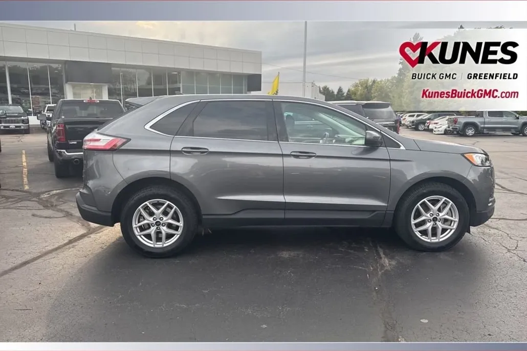 2024 Ford Edge SEL photo 1