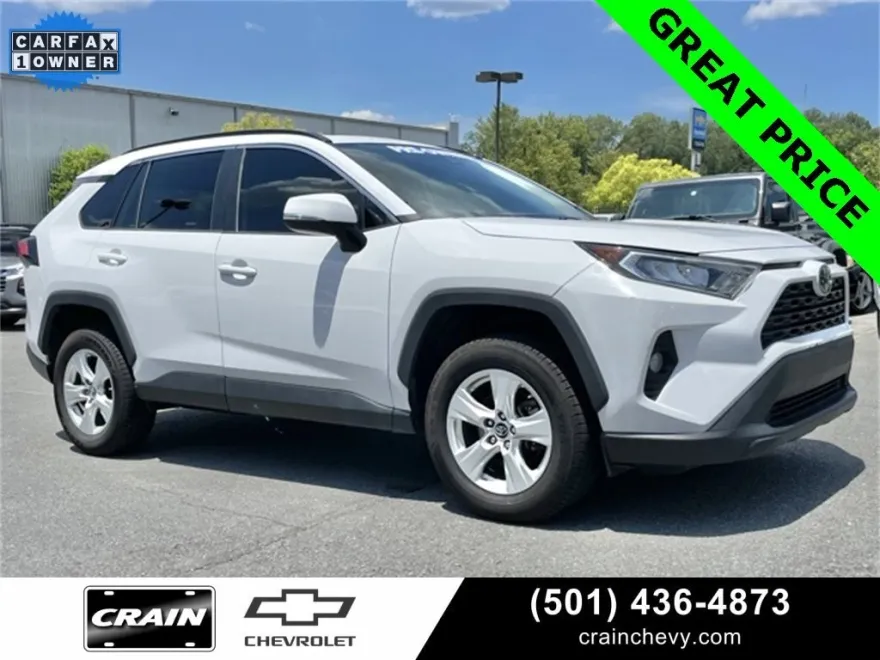 2019 Toyota RAV4 XLE photo 1