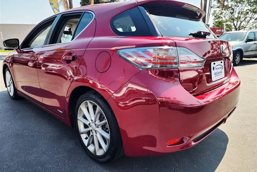 2013 Lexus CT 200h photo 1