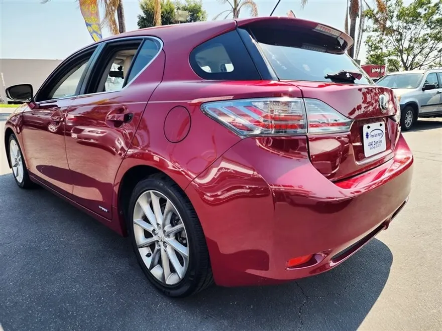 2013 Lexus CT 200h photo 1