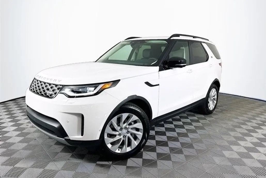 2024 Land Rover Discovery S photo 1