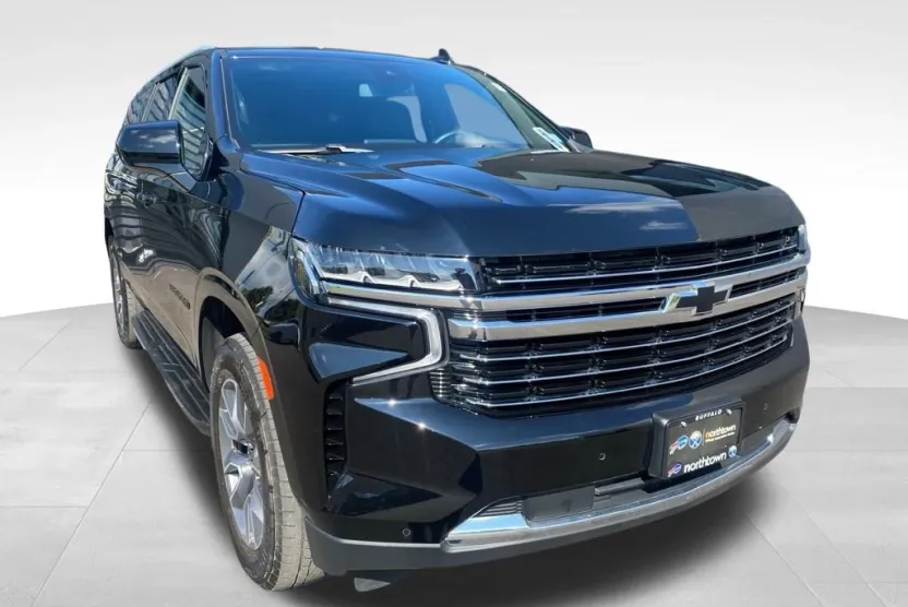 2023 Chevrolet Suburban LT photo 1