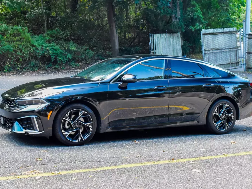 2025 Kia K5 GT-Line photo 1