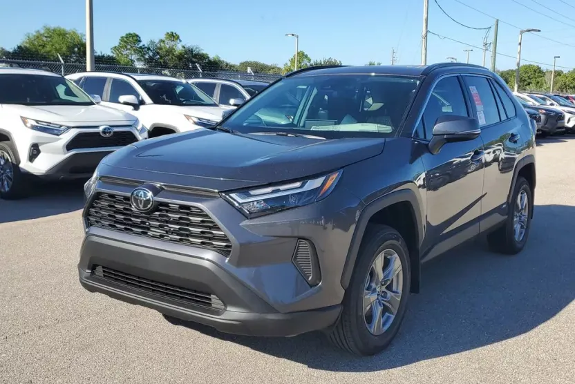 2025 Toyota RAV4 Hybrid XLE photo 1