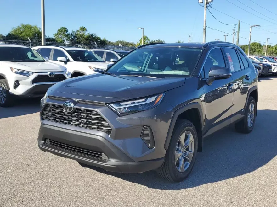2025 Toyota RAV4 Hybrid XLE photo 1